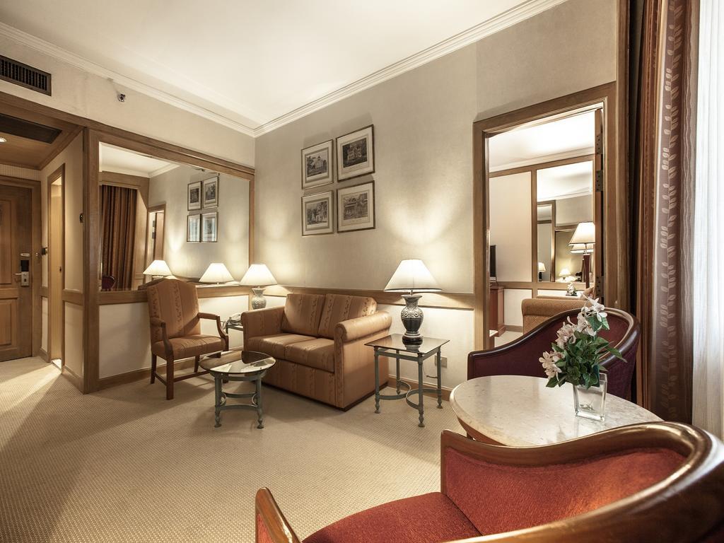 One-Bedroom Suite,328428301:JPEG